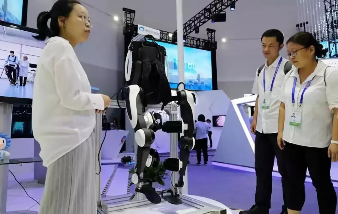 智啟未來 世界人工智能大會上的機(jī)器人研發(fā)浪潮