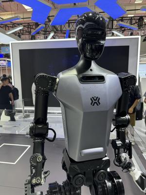 進廠“打工”、人機共融 解碼人形機器人發(fā)展新趨勢